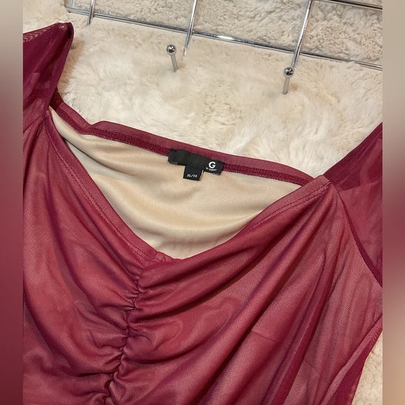 Guess off the shoulder top - Picture 3 of 4